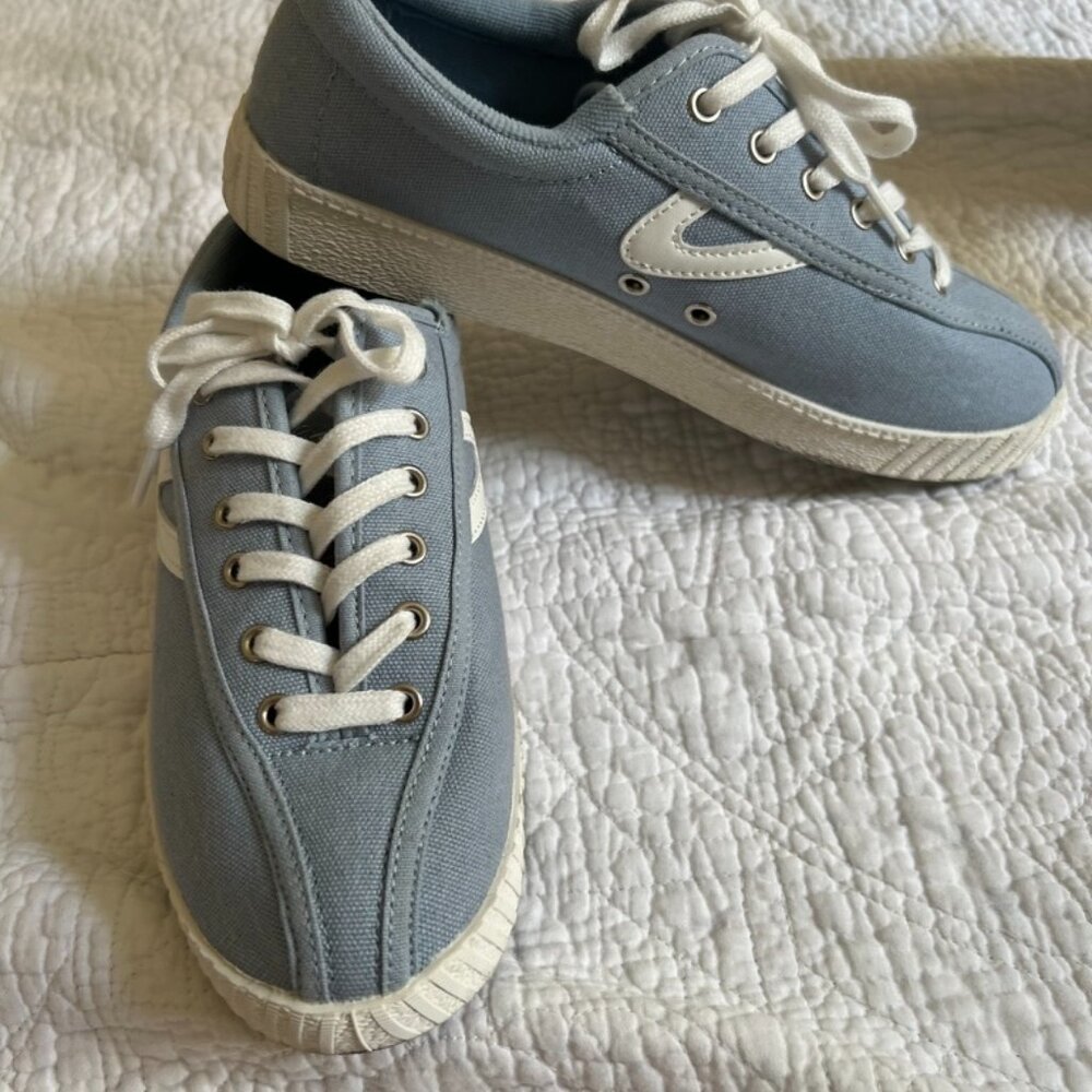 TreTorn Nylite Sneakers Baby Blue Like New Size 7